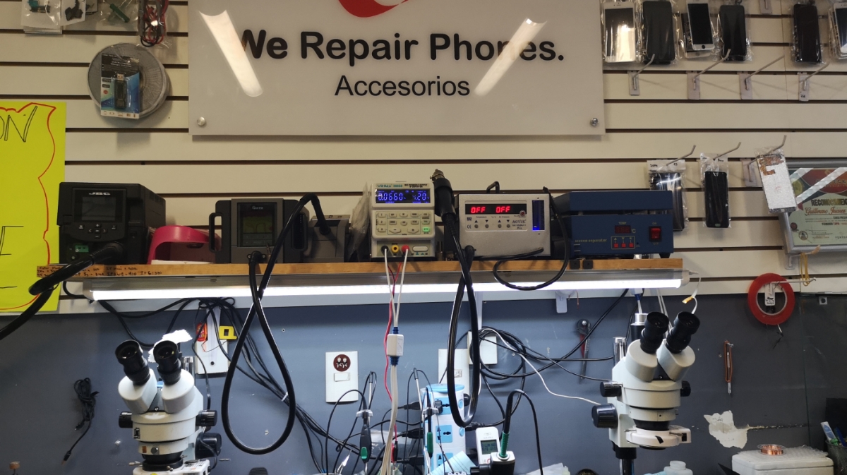 We Repair Phones, Centro Histórico