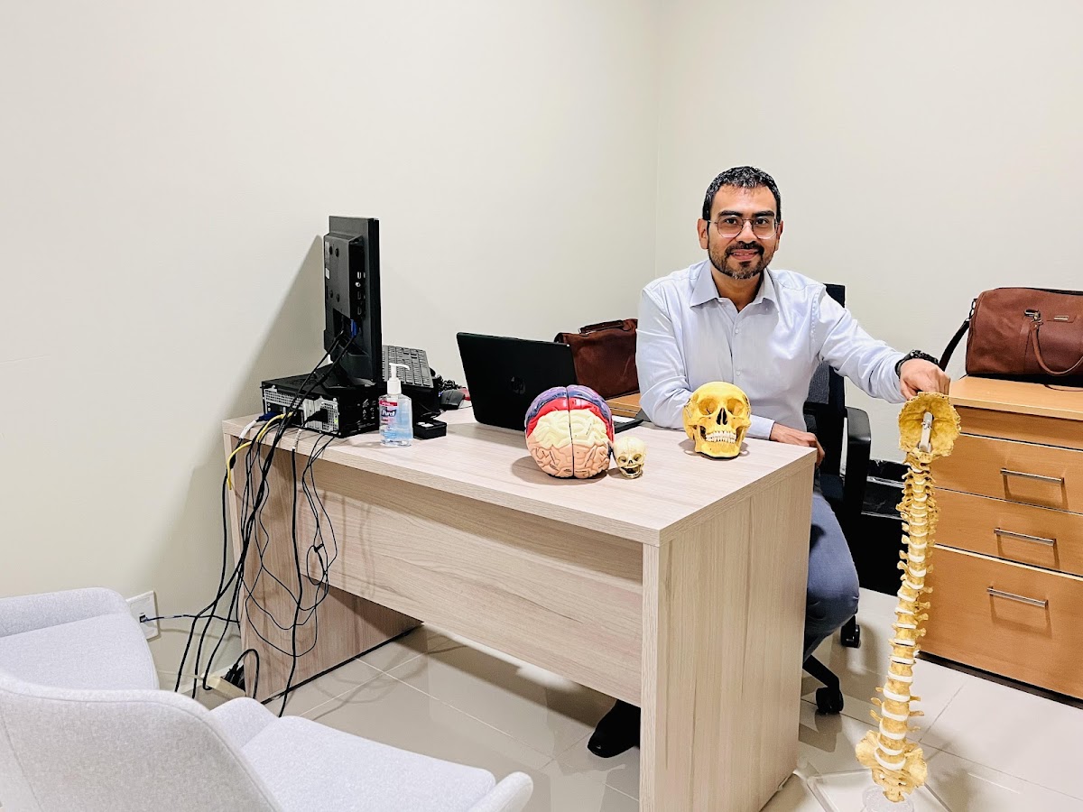 Neurocirujano Dr. Miguel Bernés, Zona Hotelera