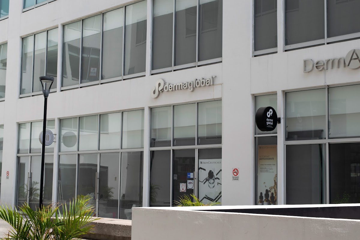 Farmacia Dermatológica Derma Global Sucursal MAC, Norte