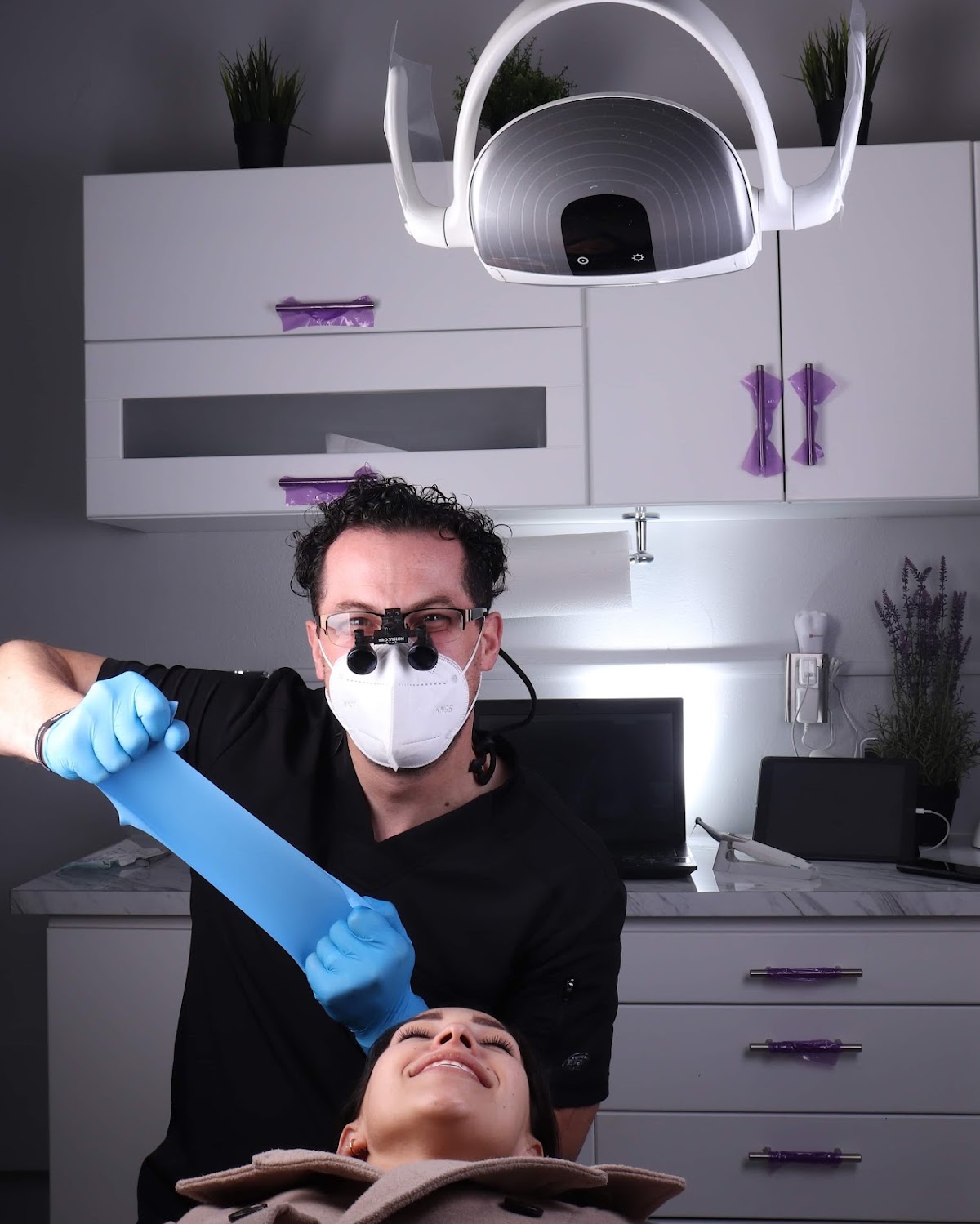 Dr. Héctor Aguiñiga - Endodoncia, root canal tijuana, Zona Río