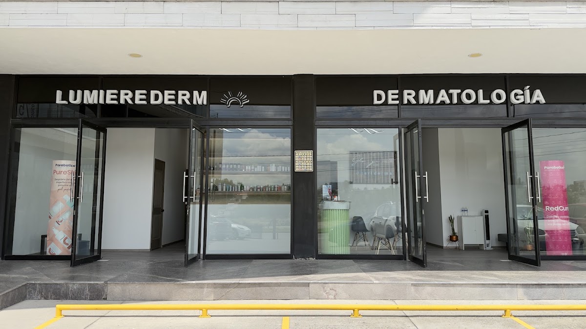 Dermatólogo Dra. Karina Flores / Kariderma, Cholula
