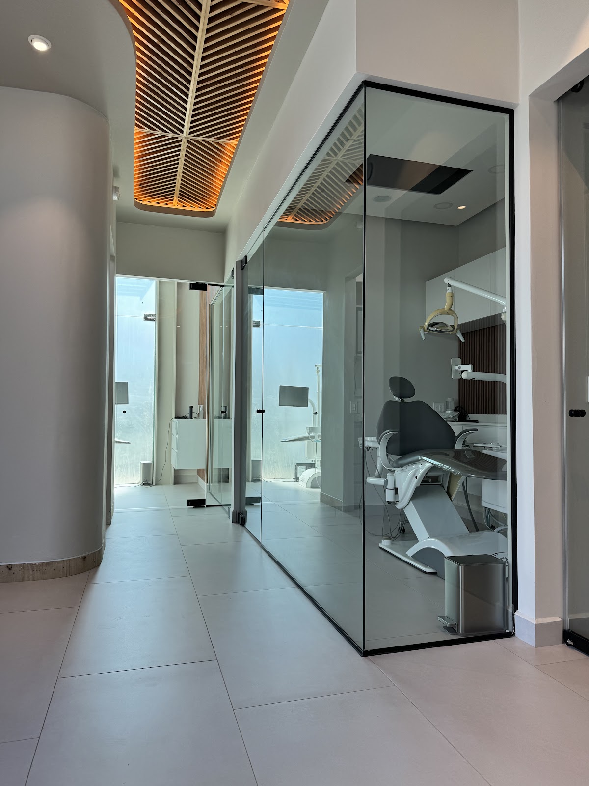 Dental Care Studio AV, Otras zonas