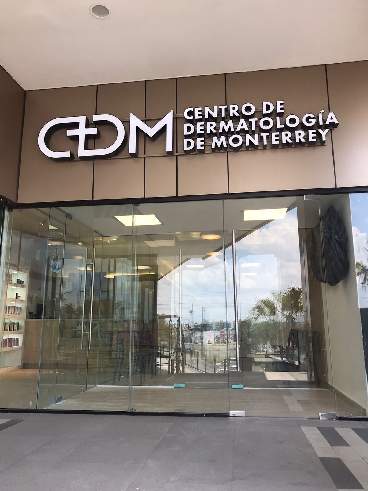 Centro de dermatología de Monterrey, Almenares, Otras zonas