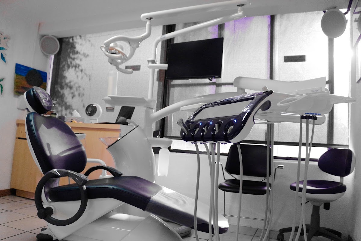 California's Dental Clinic, Zona Río