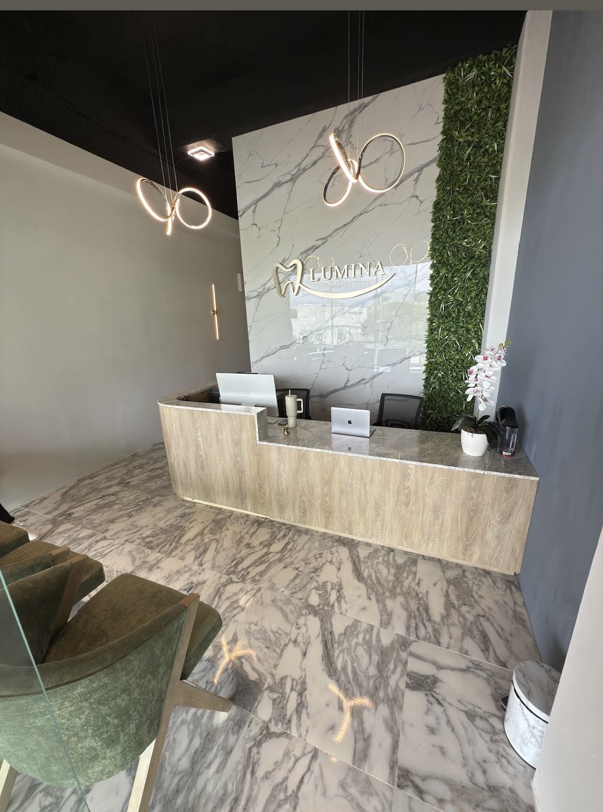 Dentista Eddie Sierra, Altabrisa