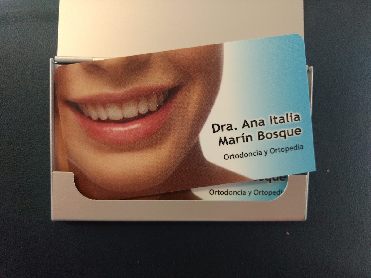 Dra. A. Italia Marín B./ Ortodoncia y Ortopedia Dentomaxilofacial/ Brackets, Sur