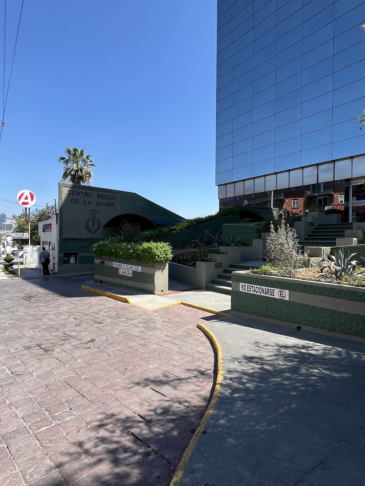Centro Médico de la Mujer, Centro de Monterrey