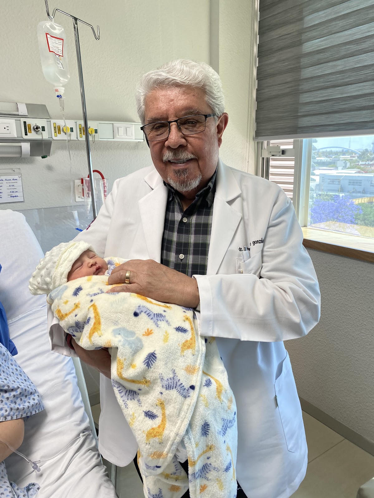 Dr. Enrique Escotto González, Ginecólogo, Sur