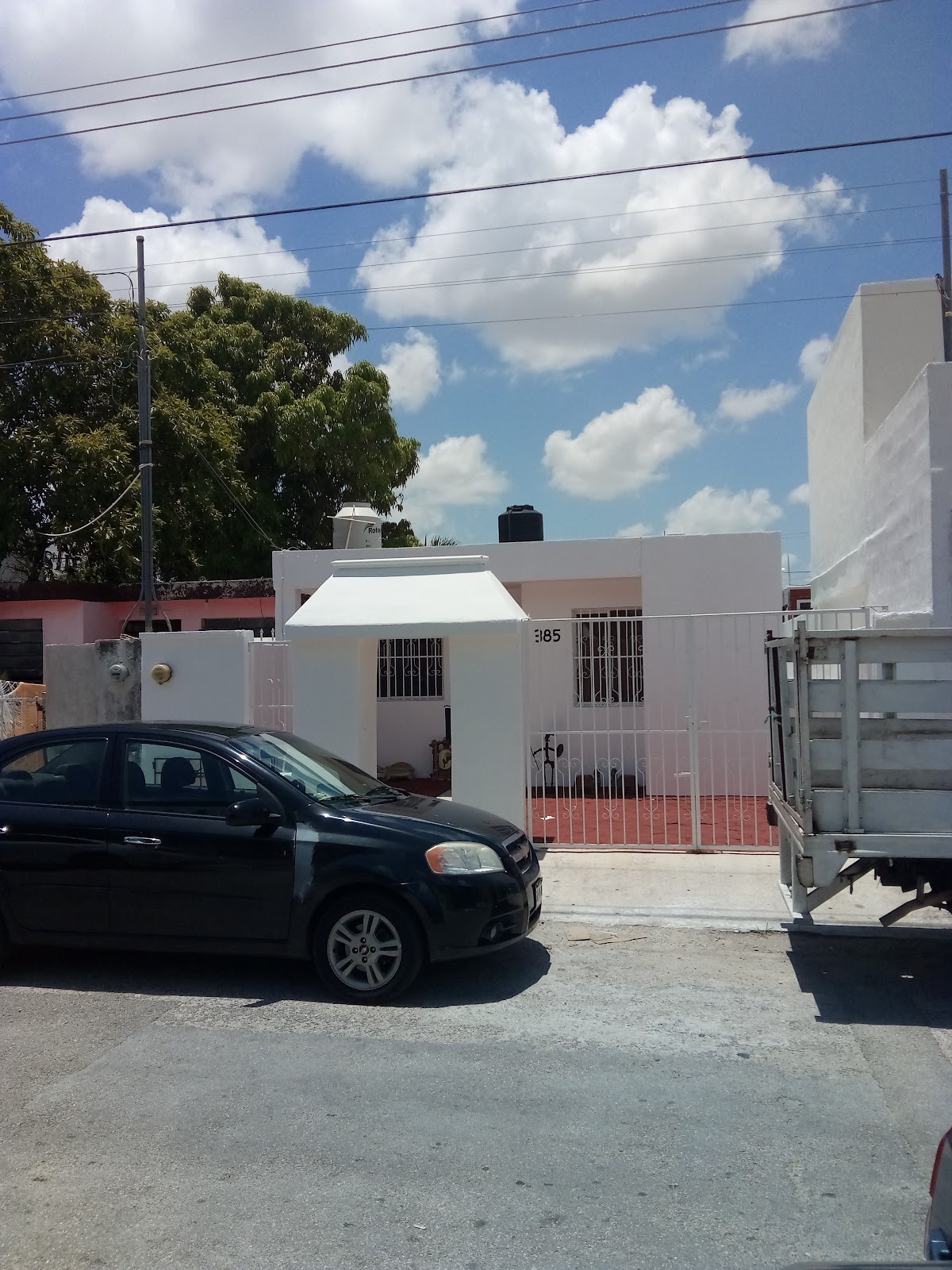 José León y Asociados, Otras zonas