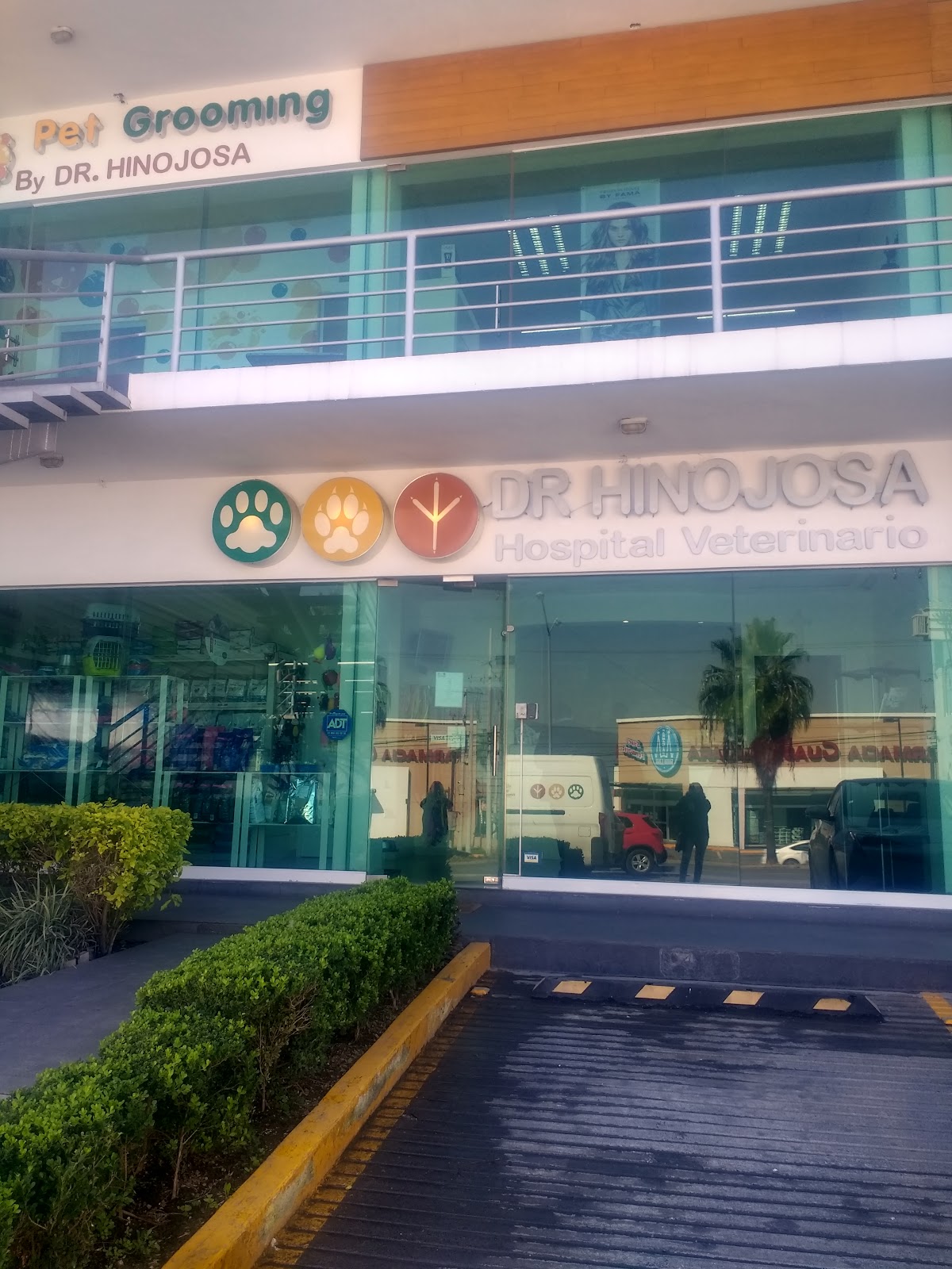 Dr. Hinojosa Hospital Veterinario, Cumbres