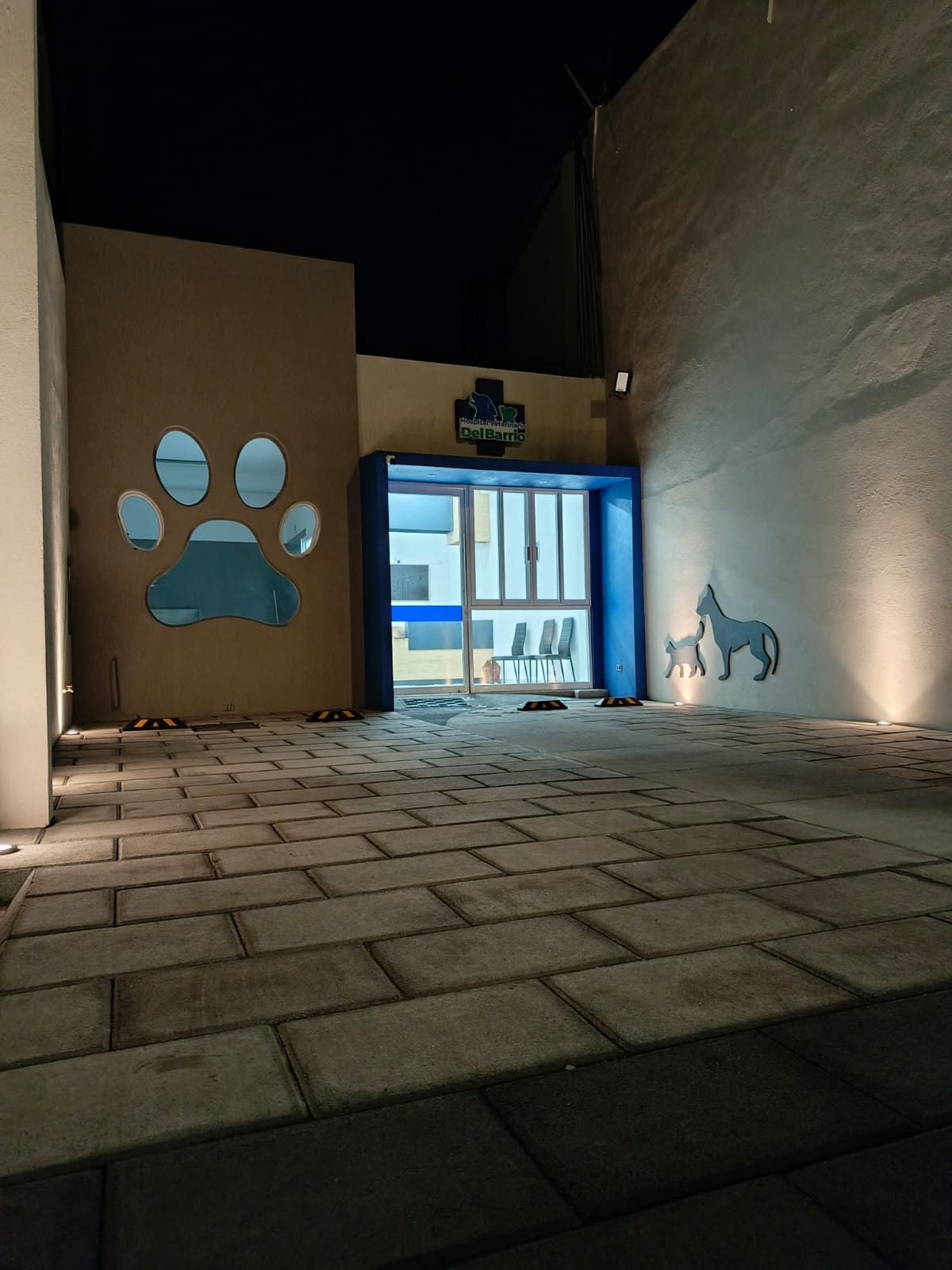 Hospital Veterinario Del Barrio, Otras zonas