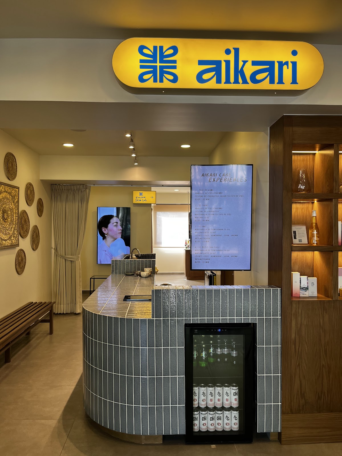 Aikari, Providencia