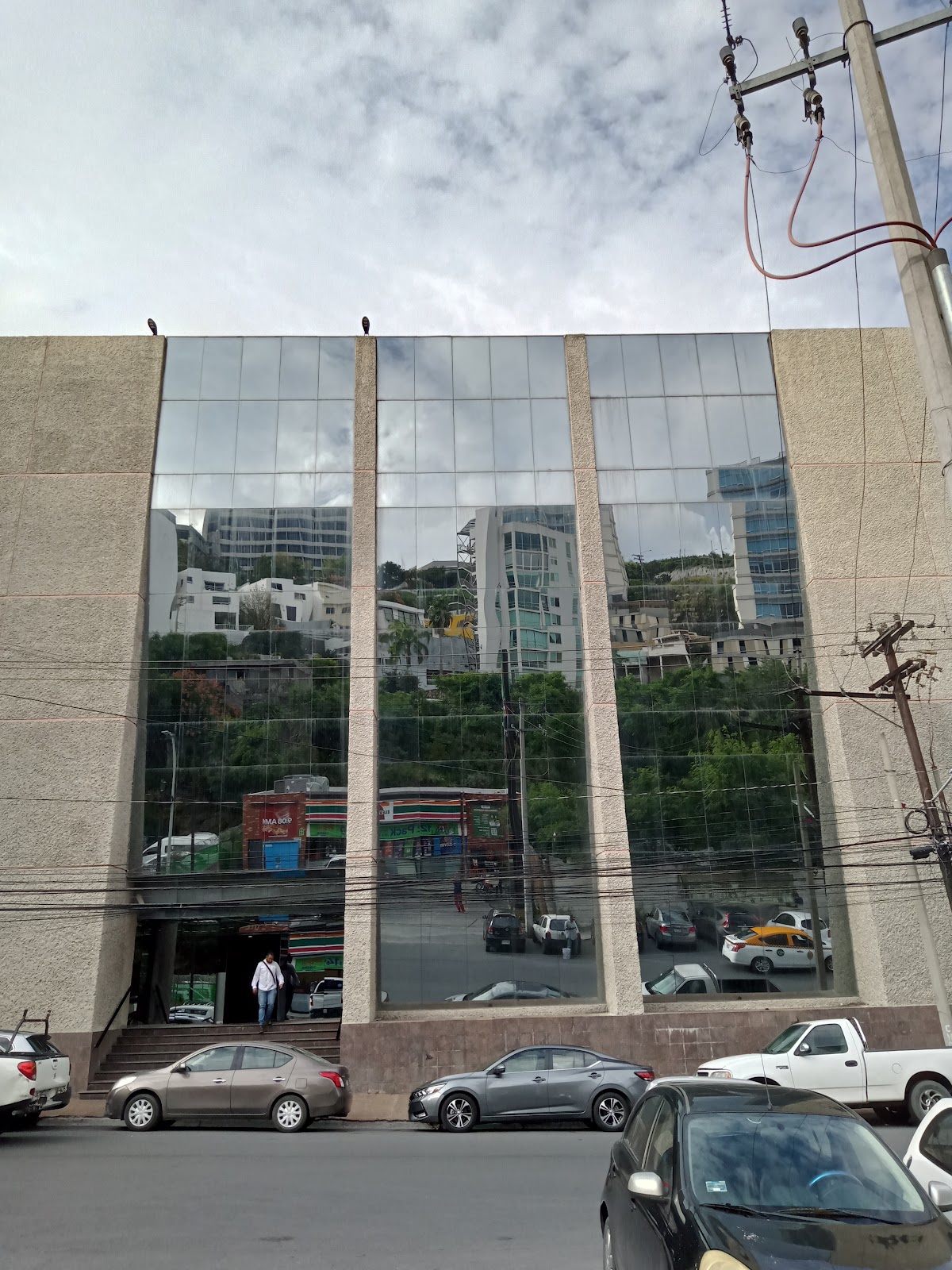 Centro Médico San Francisco, Otras zonas