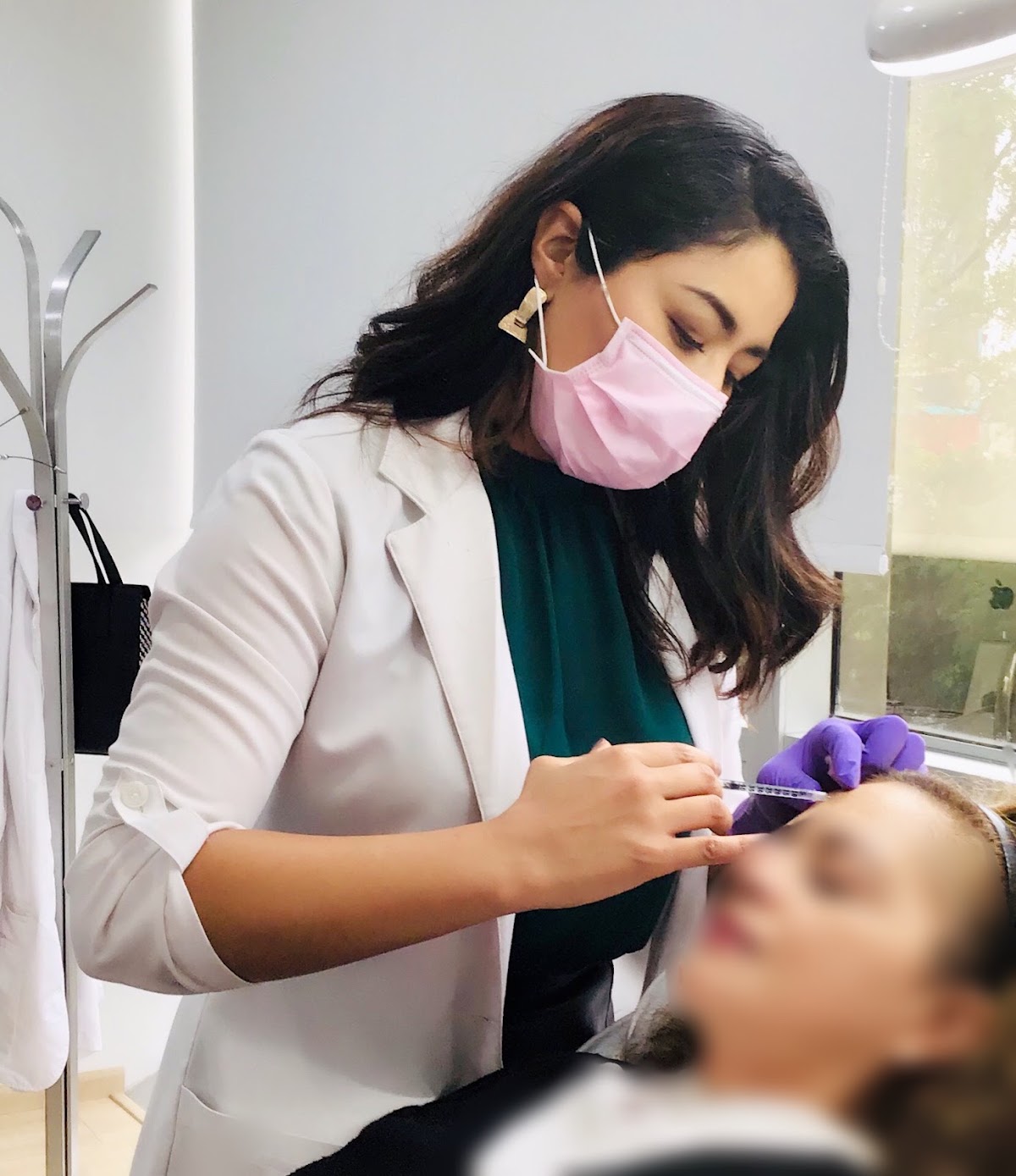 Dra. Rosario Pérez - Dermatóloga, Condesa