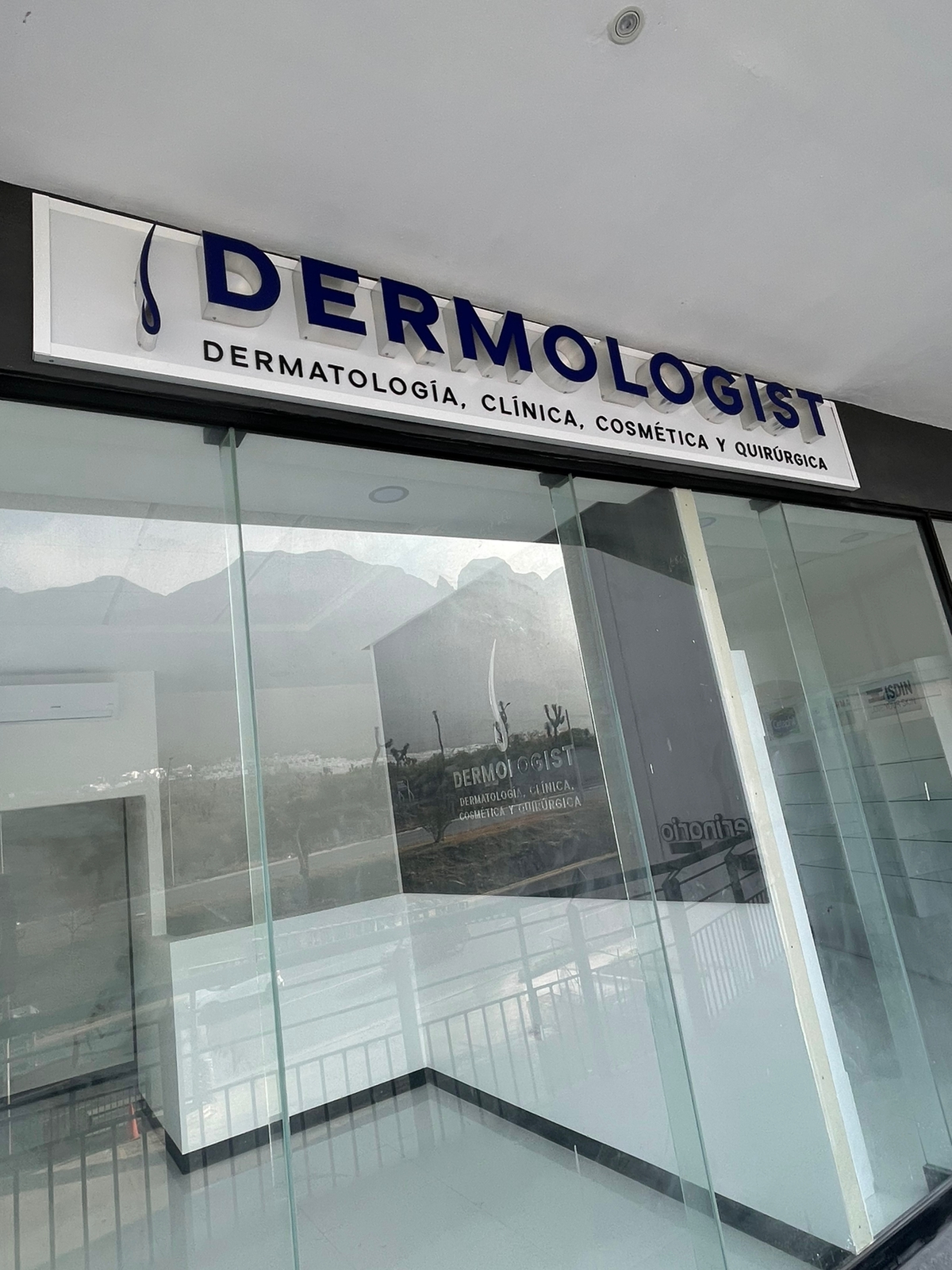 Dermologist - Dermatólogos Cumbres, Cumbres
