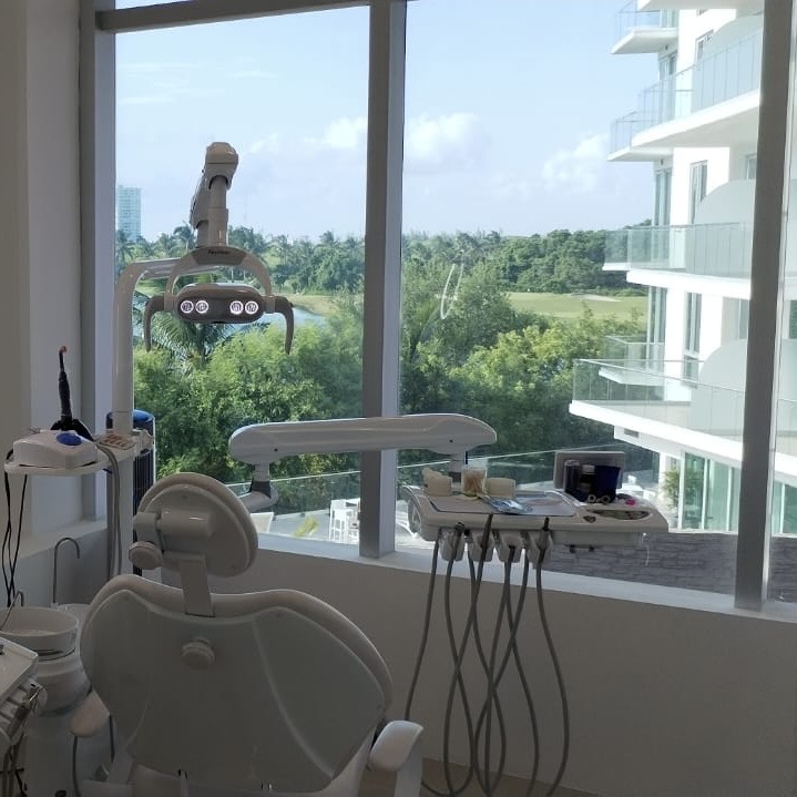 Dental Solutions International | Odontología Estética, Zona Hotelera