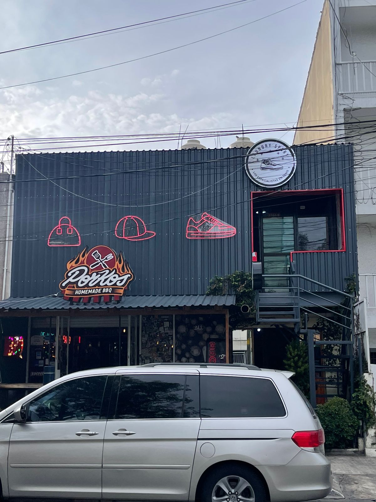 Laundry Sport (providencia), Providencia