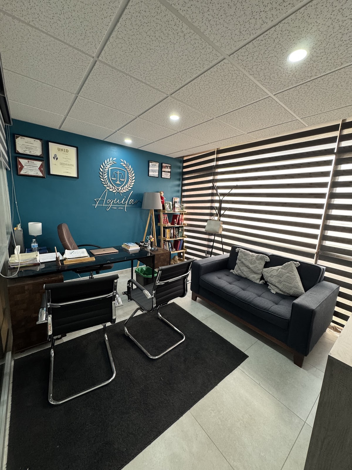 Firma Legal Aguilar, Centro
