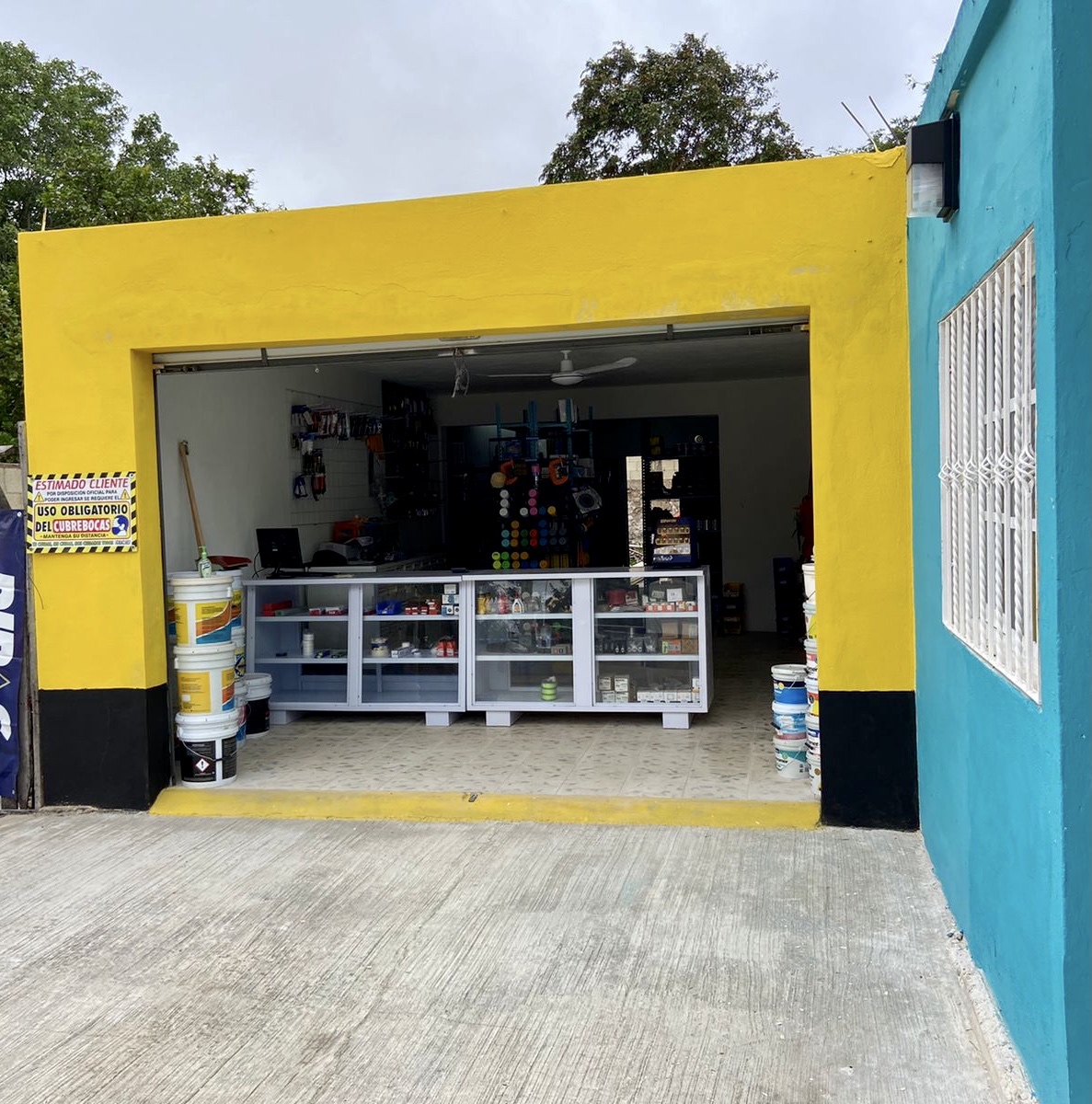 Material Eléctrico y Plomería: La Bendición, Cholul