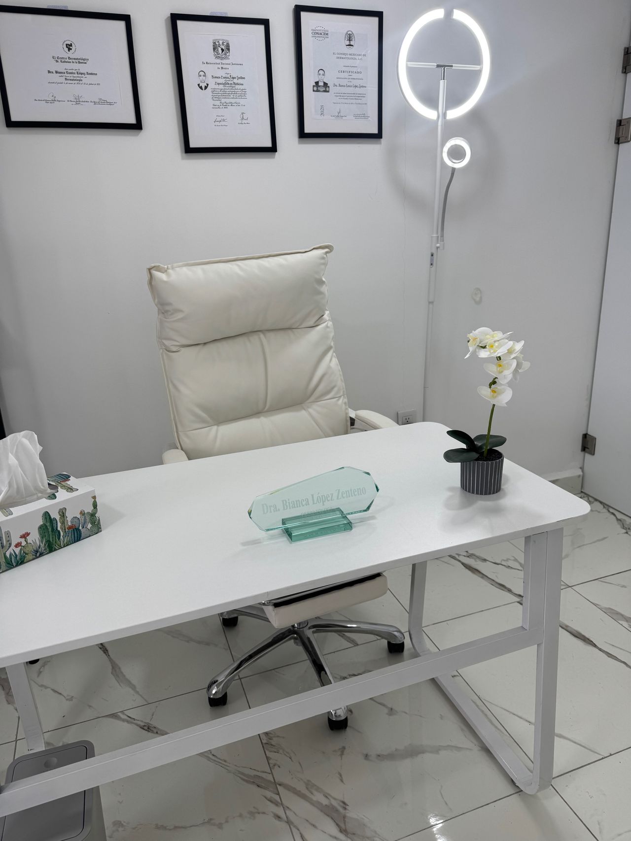 Dermatóloga Bianca Eunice López Zenteno, QUERETARO